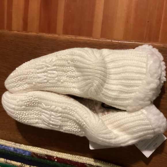 NWT MUK LUKS with Jojoba Oil Cream and Tan S/M - Picture 3 of 5